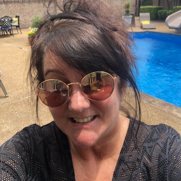 Meet your Posher Ambassador, Jacqueline - Picture 3 of 7